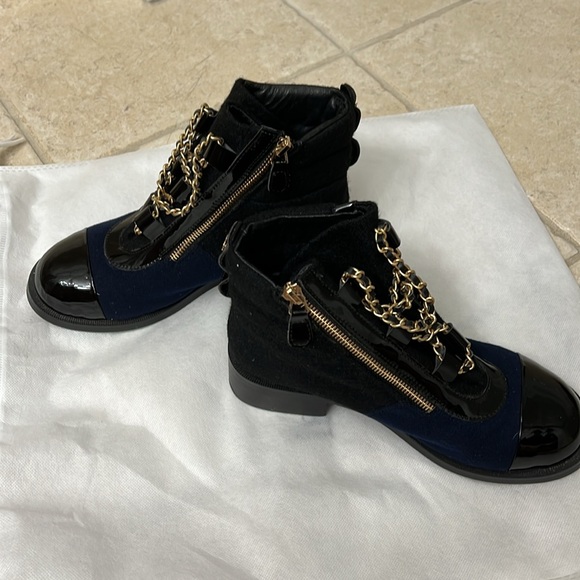 Authentic Chanel booties! Worn only a few times❤️make me an offer!!! - Picture 2 of 6